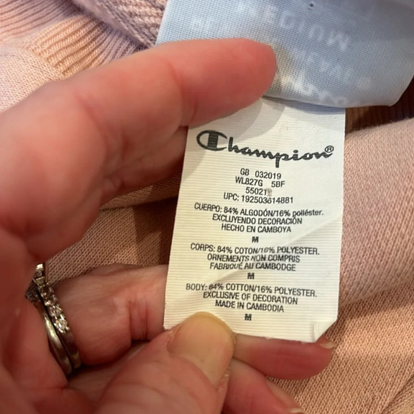 Champion Women’s Sweatshirt Cropped Pink Crewneck Pullover Size Medium - Picture 7 of 7